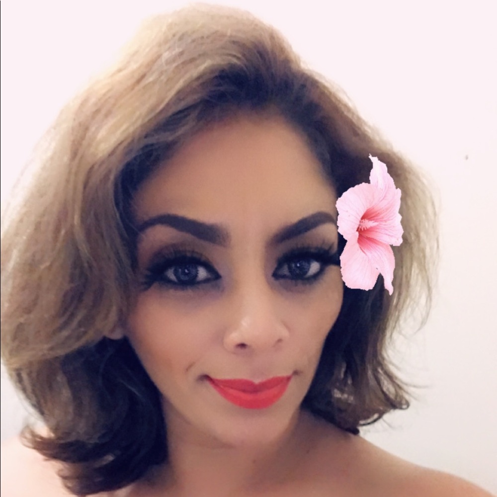 Meet your Posher, Ana